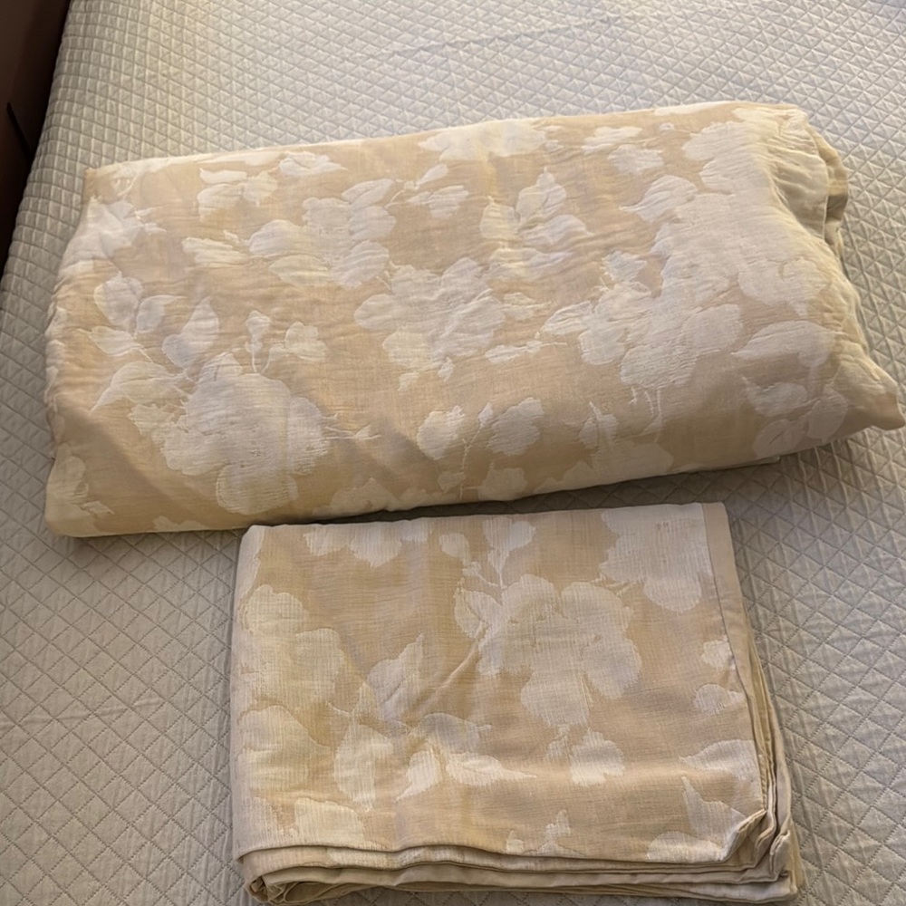 Floral Beige and White Bedding Set
